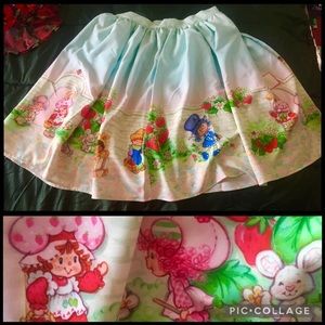Unique Vintage Strawberry Shortcake skirt size XL